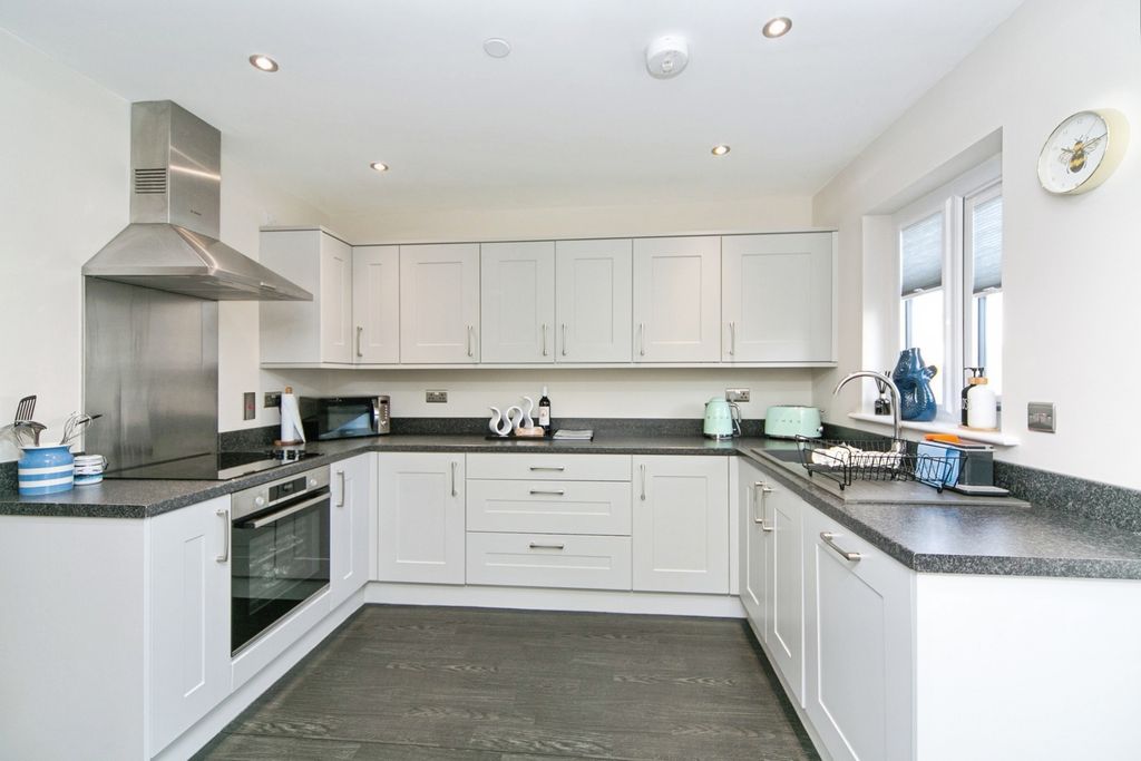 Property photo 3 of 18 Pbox-Img.Jpg