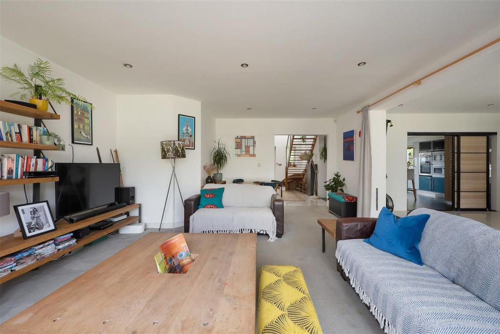 Property photo 2 of 26 Hodgson Road, Seasalter, Whitstable