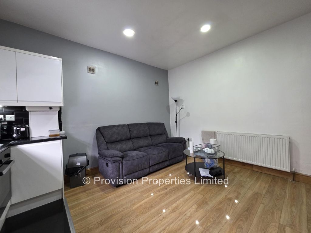 Property photo 3 of 6 Photo