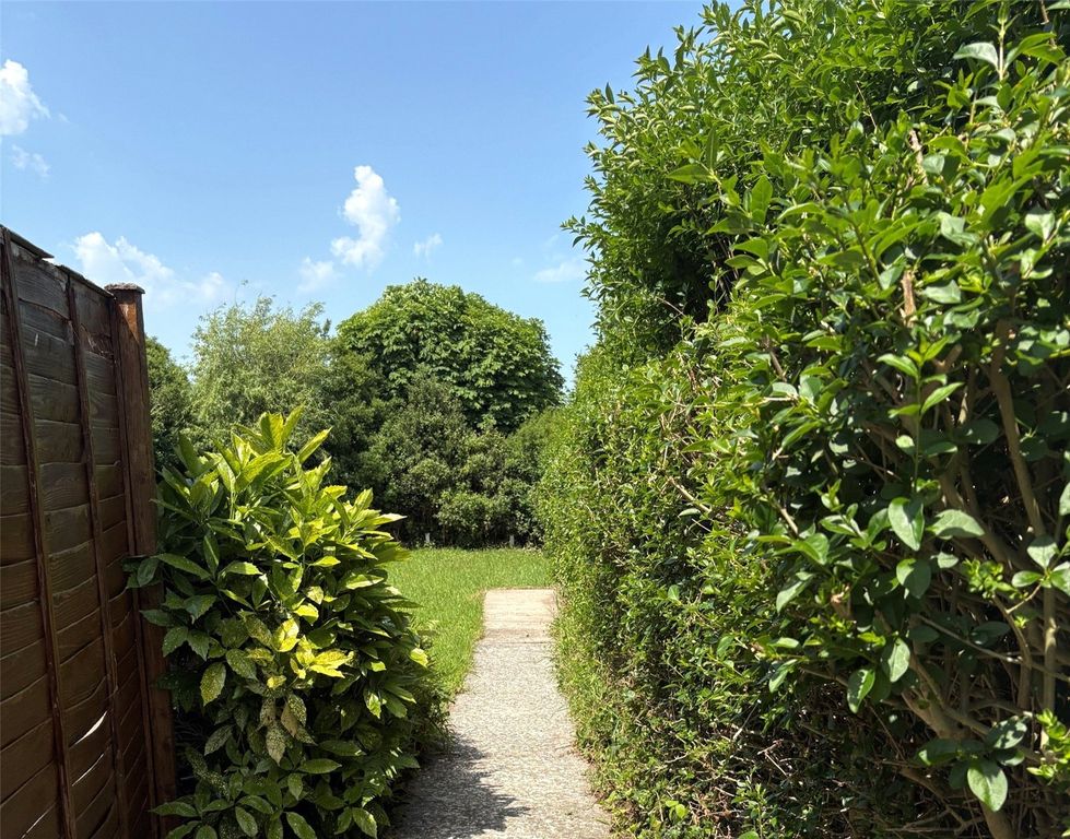 Property photo 3 of 17 Picture No. 23