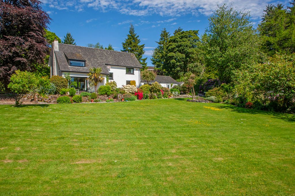 Property photo 1 of 33
