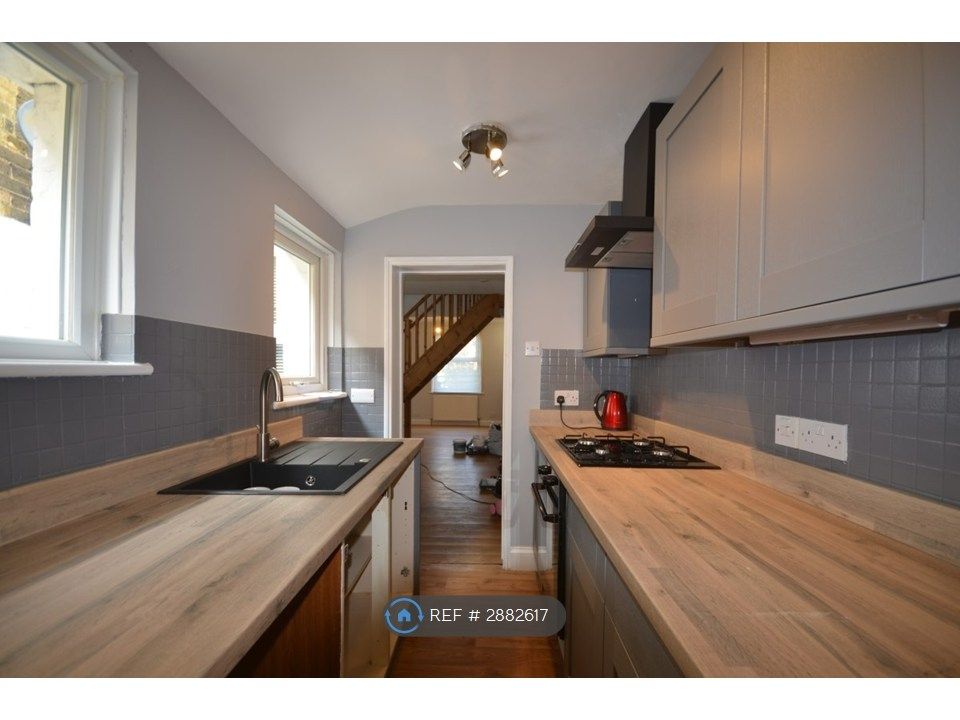 Property photo 2 of 10 Kitchen