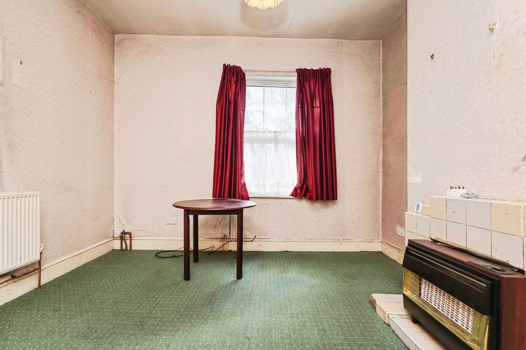 Property photo 3 of 17 Dining Room