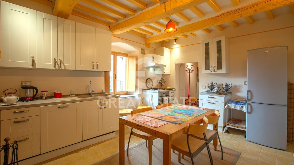 Property photo 2 of 32 Interiors
