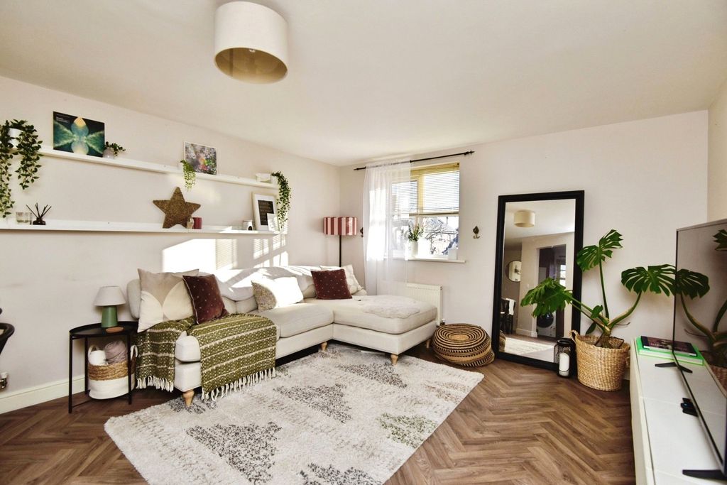 Property photo 3 of 17 Pbox-Img.Jpg