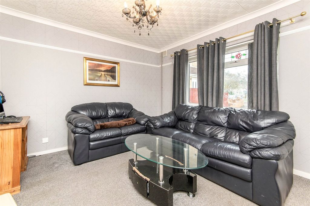 Property photo 3 of 14 Lounge