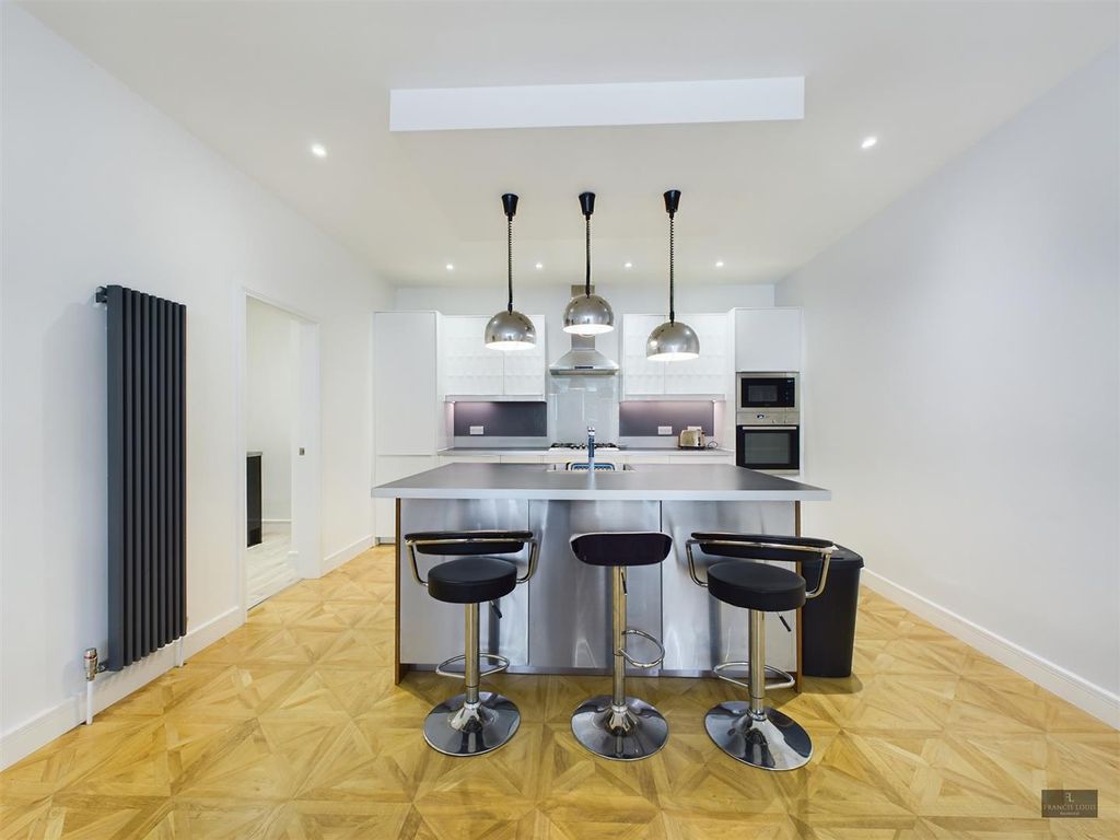 Property photo 1 of 8 Cam02887G0-Pr0018-Still003.Jpg