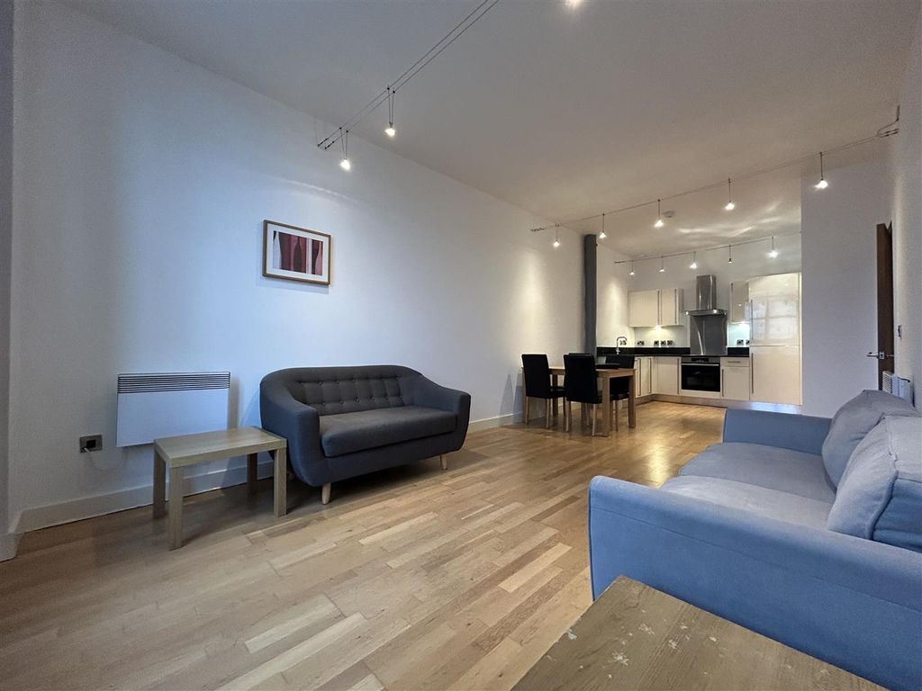 Property photo 3 of 11 Livingroom (4).Jpeg