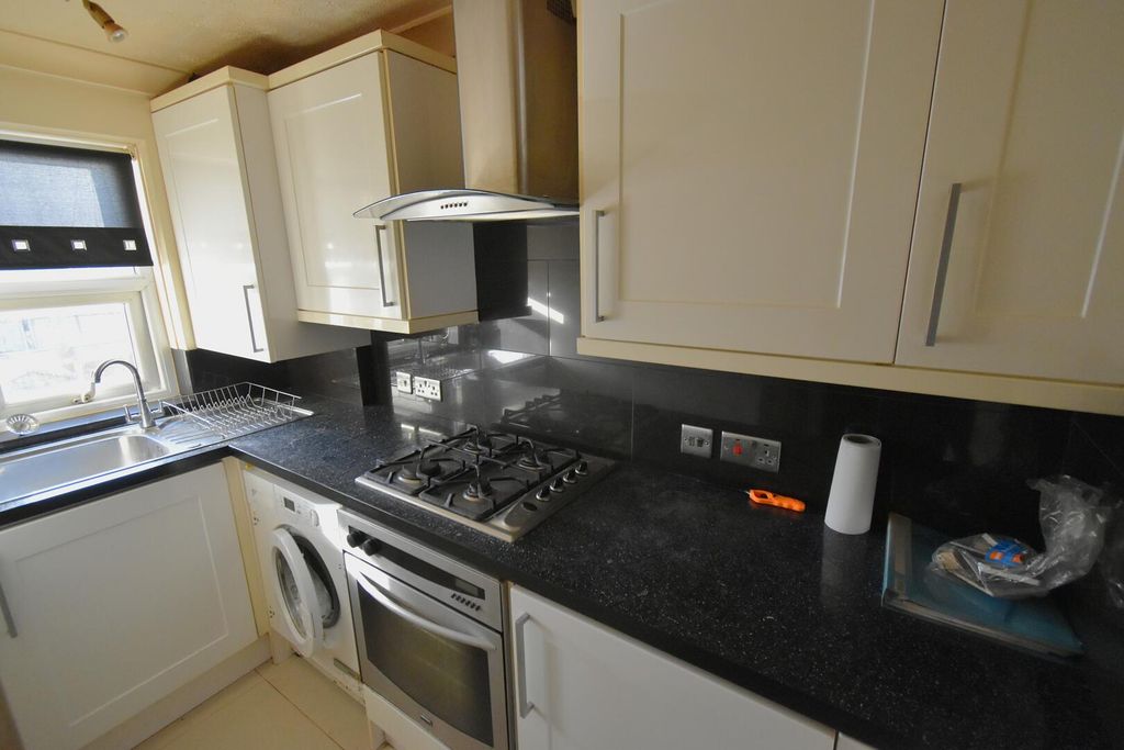 Property photo 3 of 5 Kitchen