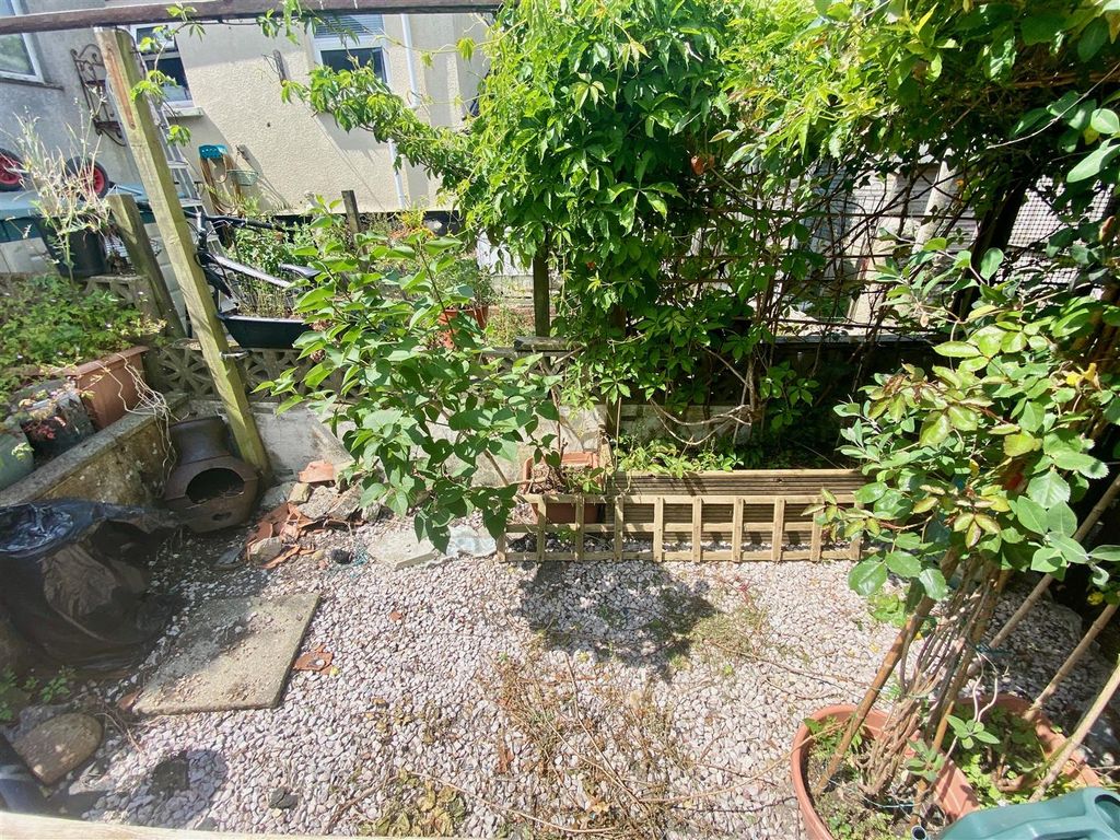 Property photo 3 of 9 Outside