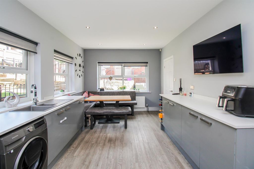 Property photo 3 of 18 Kitchen/Diner