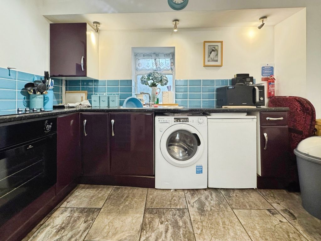 Property photo 2 of 17 Kitchen