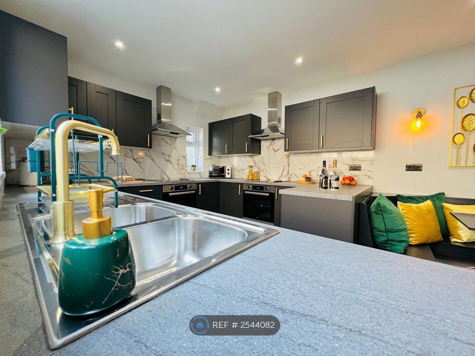 Property photo 2 of 27