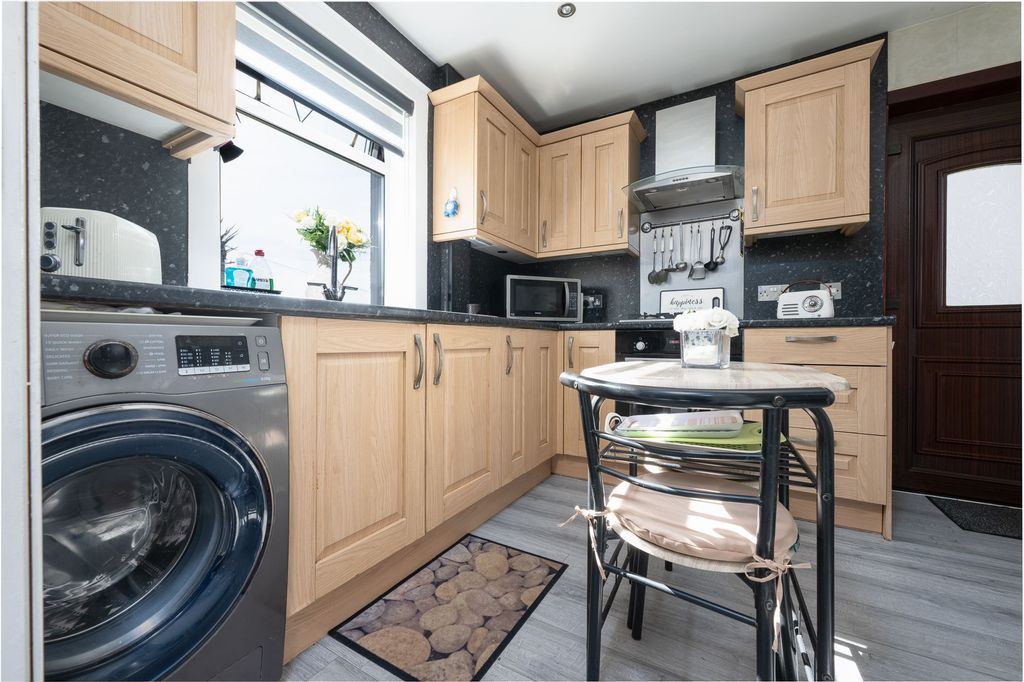 Property photo 3 of 25