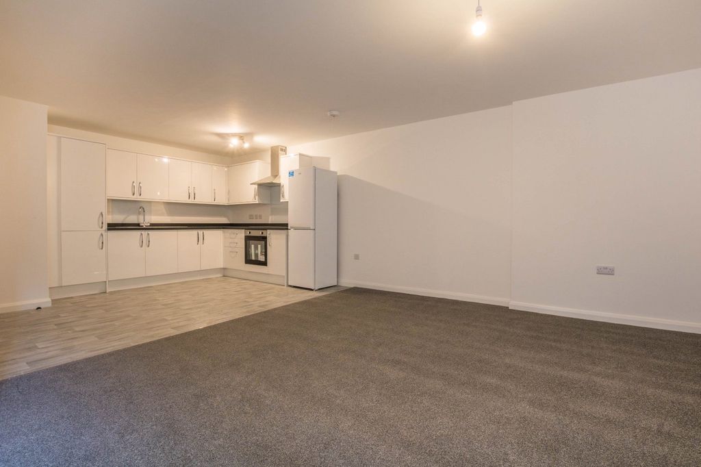 Property photo 3 of 6