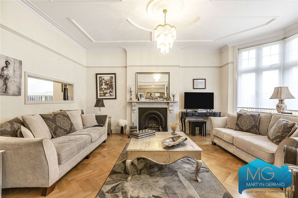 Property photo 2 of 23 Picture No. 15