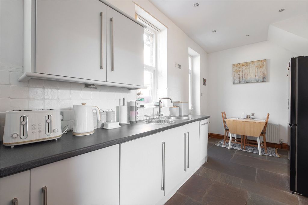 Property photo 3 of 17 Breakfast Kitchen