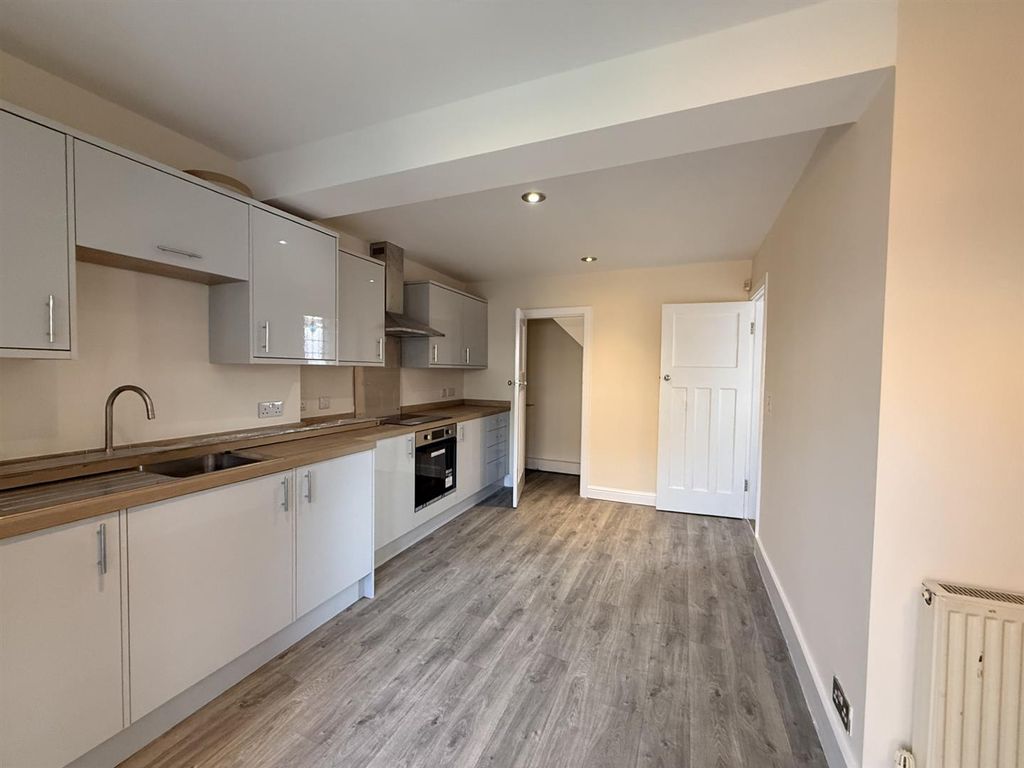 Property photo 3 of 11 6Fc526Fa-4Da2-4056-8Cb5-7d9780E3A583.Jpeg