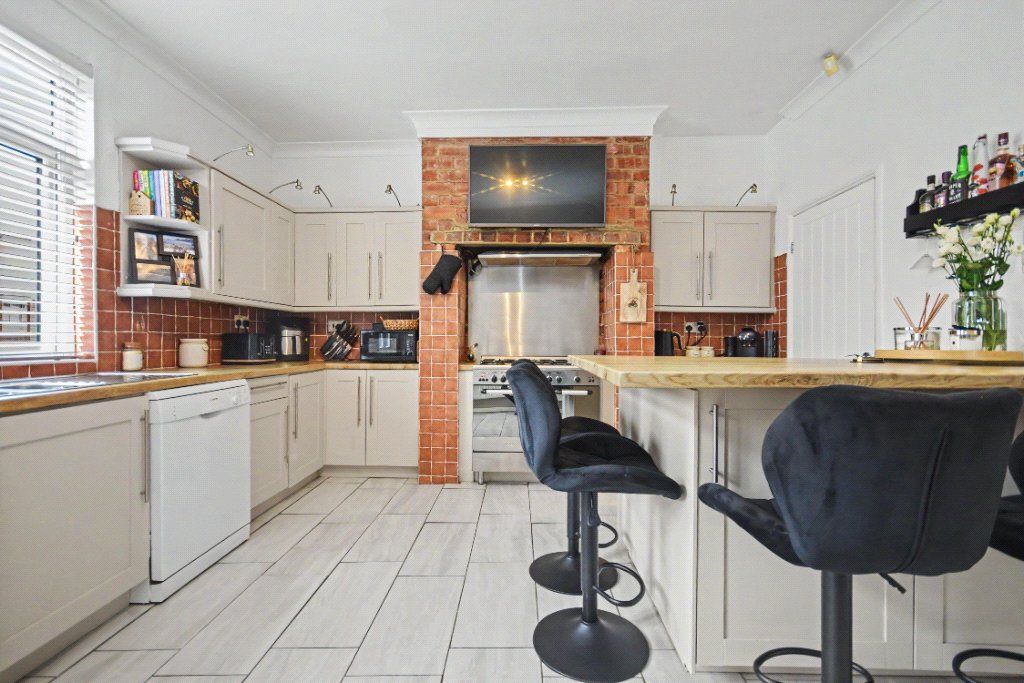 Property photo 1 of 19 Picture No. 08