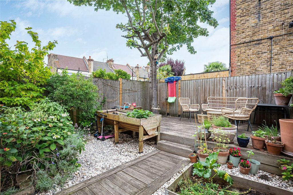 Property photo 3 of 17 Picture No. 18