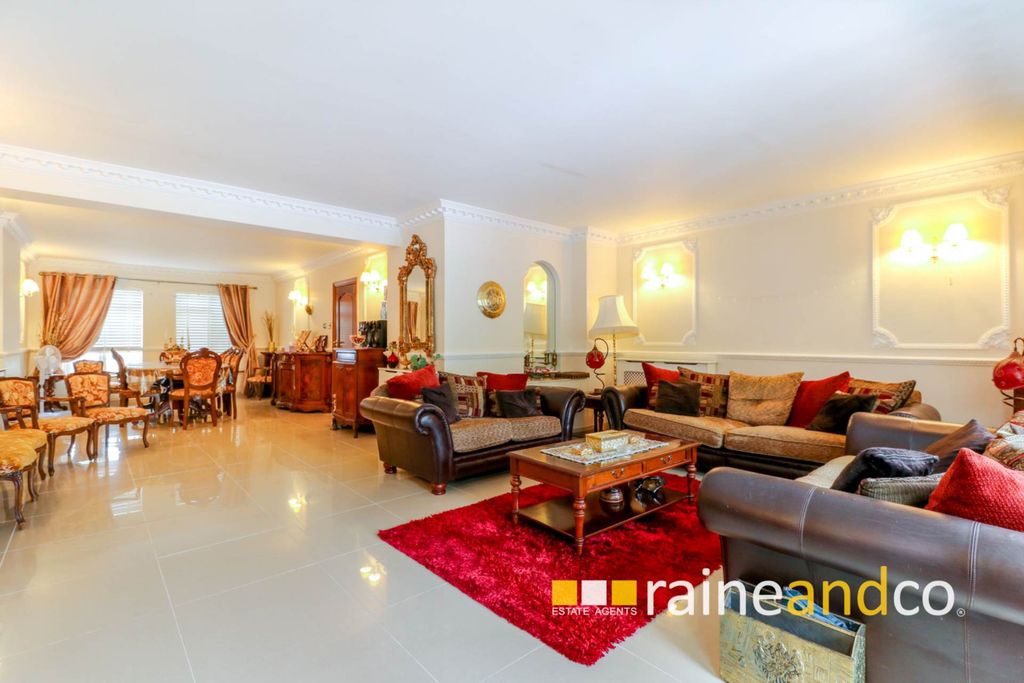 Property photo 3 of 45