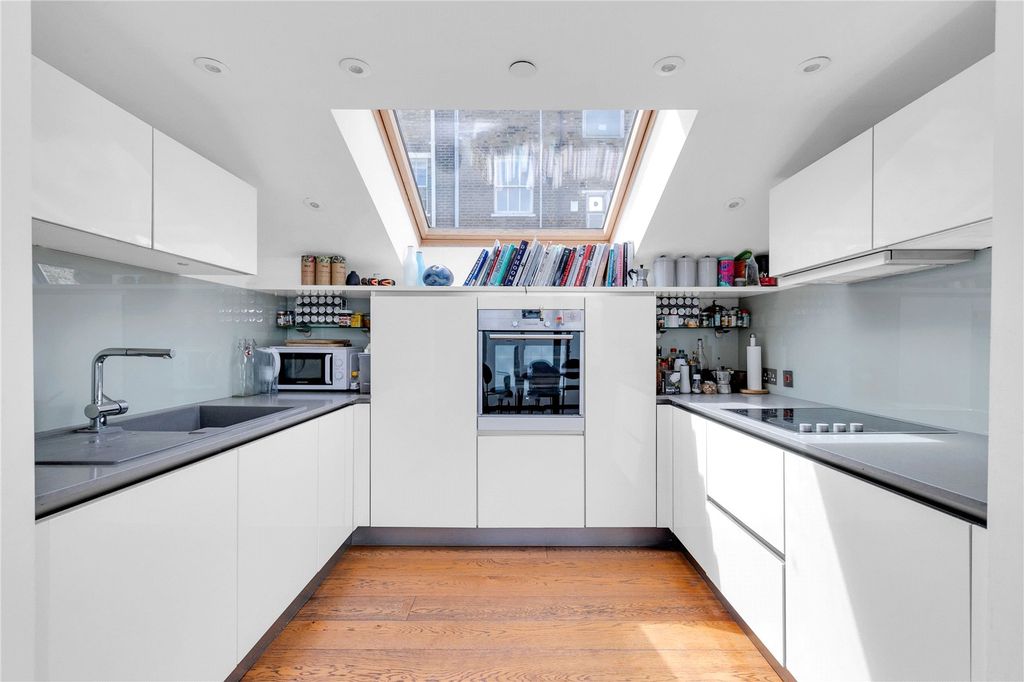 Property photo 3 of 14 Kitchen