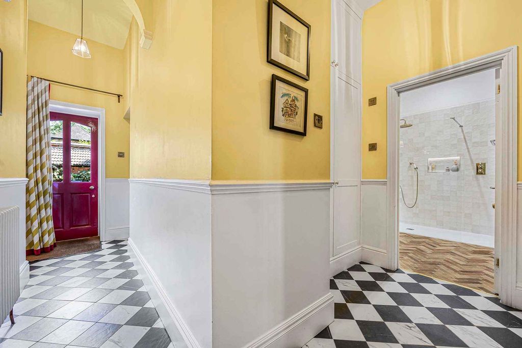 Property photo 2 of 23