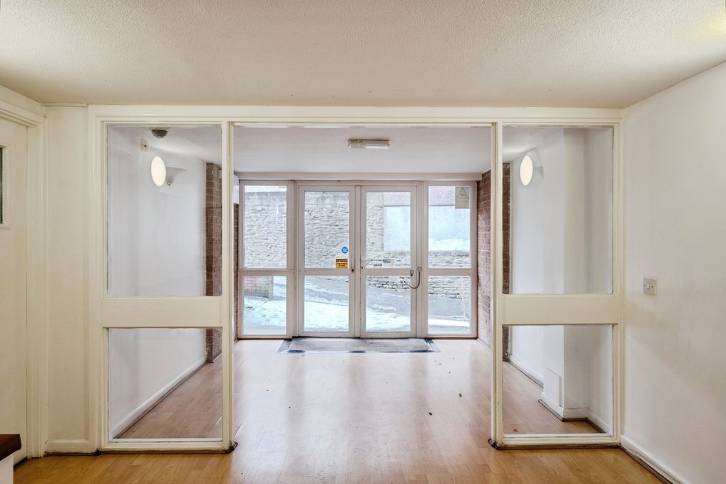 Property photo 3 of 12 Pbox-Img.Jpg