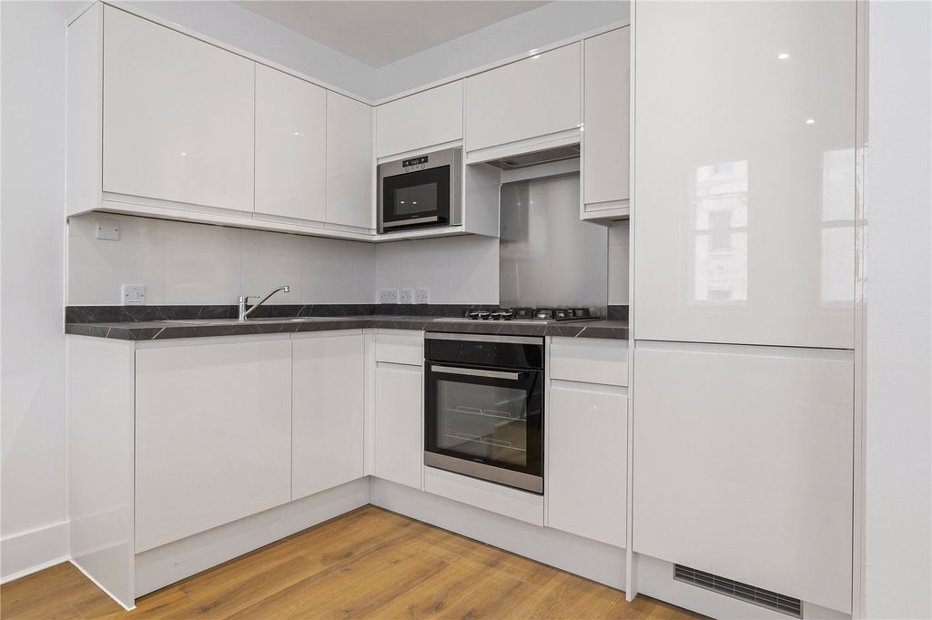 Property photo 2 of 6 Kitchen