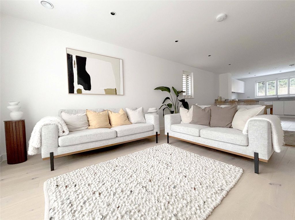 Property photo 2 of 16 Living Space