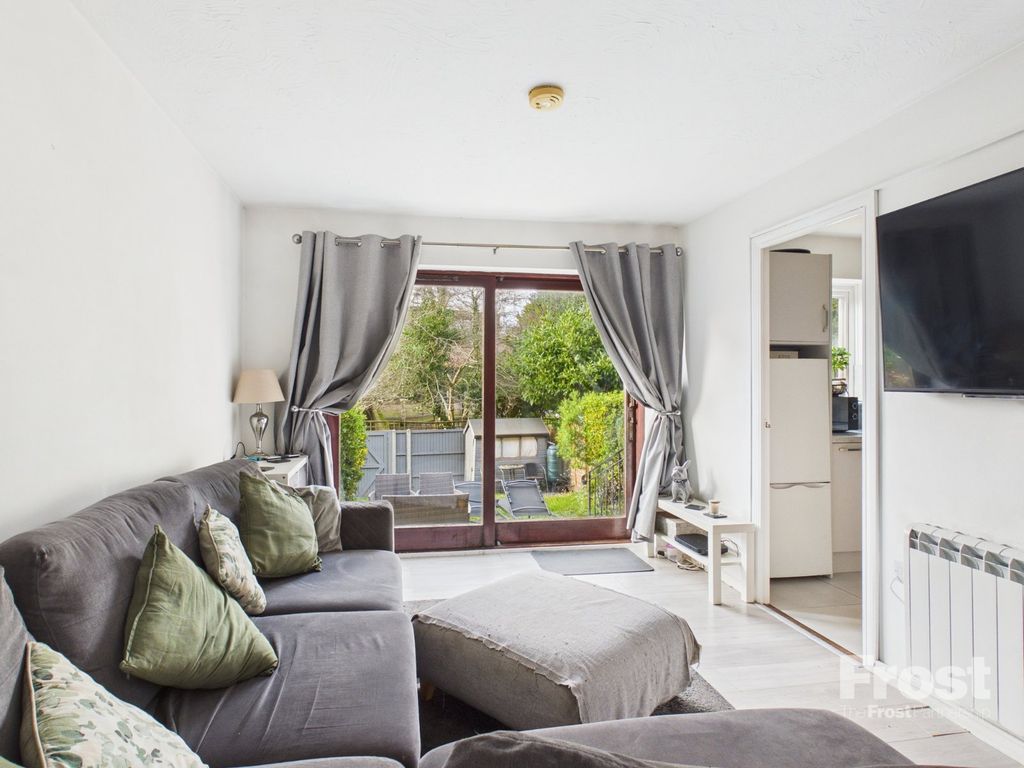 Property photo 2 of 9 Lounge