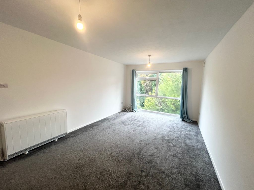 Property photo 3 of 15 Lounge