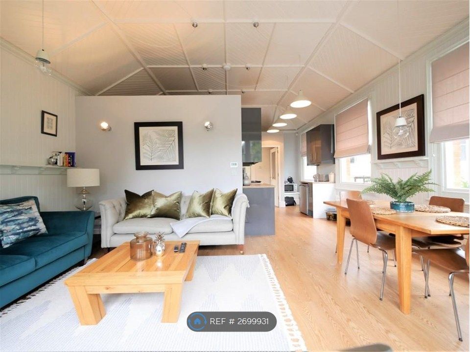 Property photo 1 of 18 12c Fonnereau Road