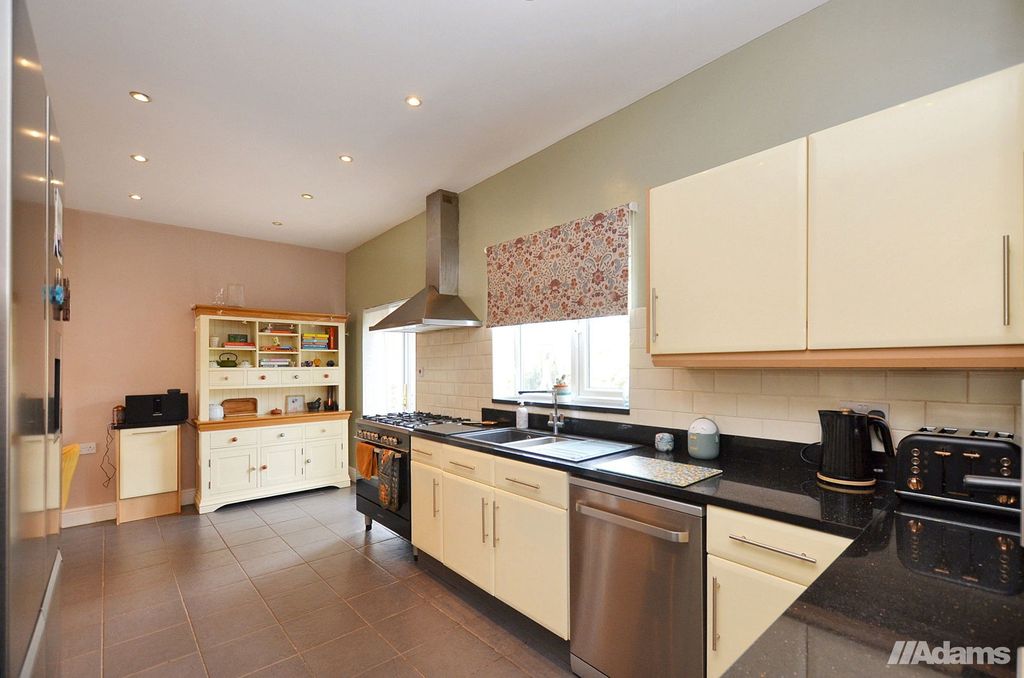 Property photo 3 of 37