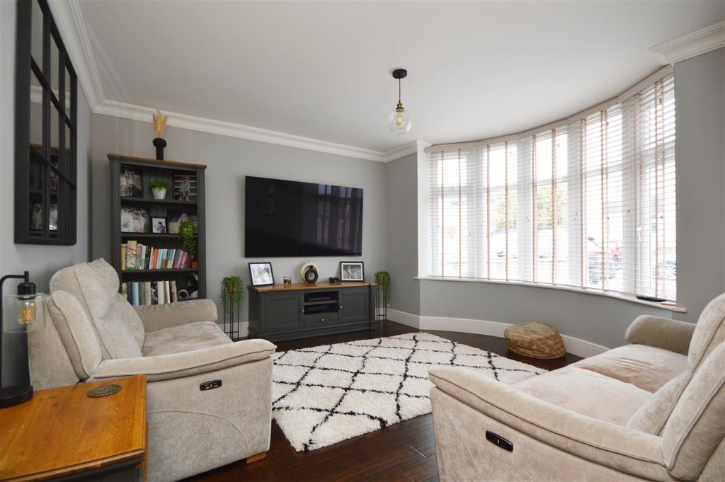 Property photo 3 of 27 Sitting Room