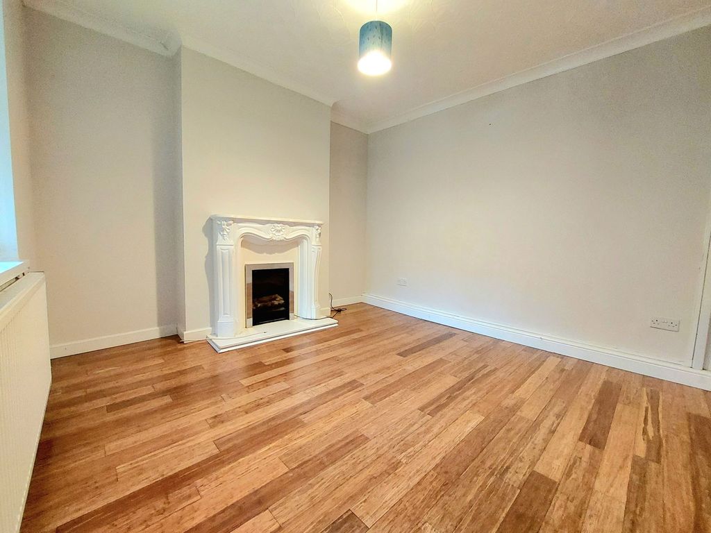 Property photo 2 of 28