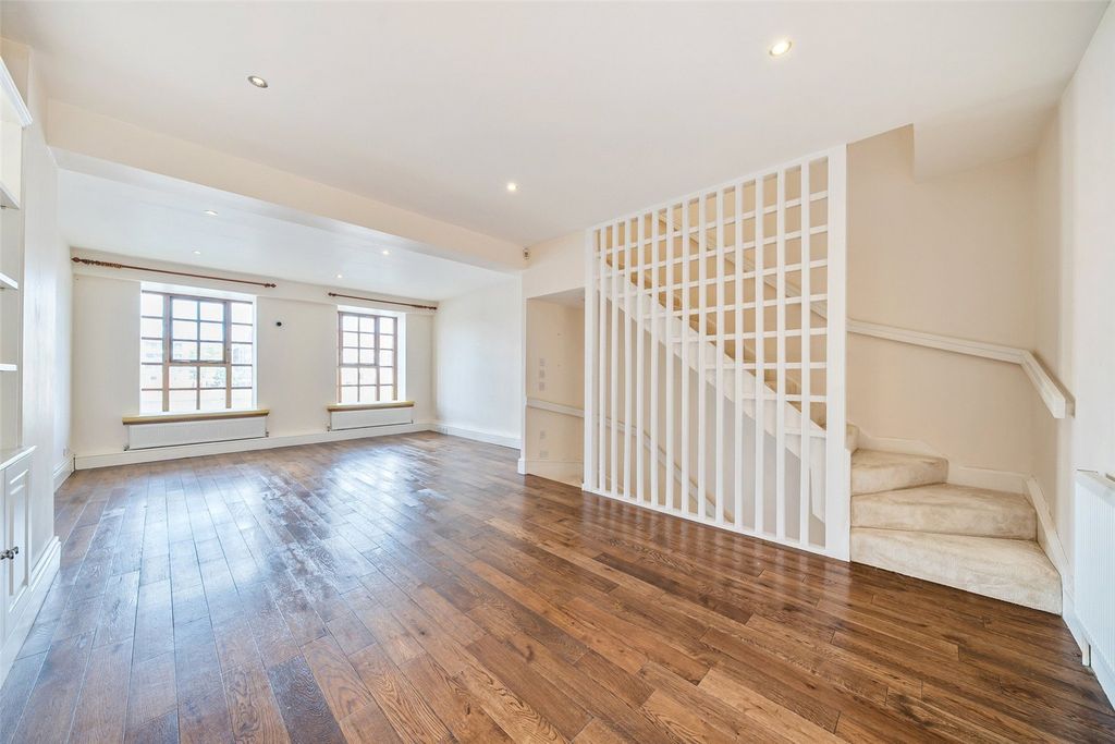 Property photo 2 of 28 Picture No. 09