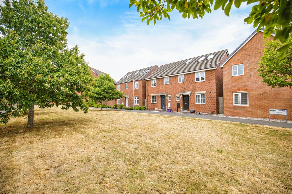 Property photo 2 of 33