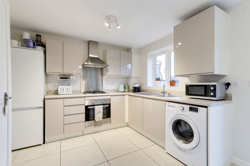 Property photo 3 of 19