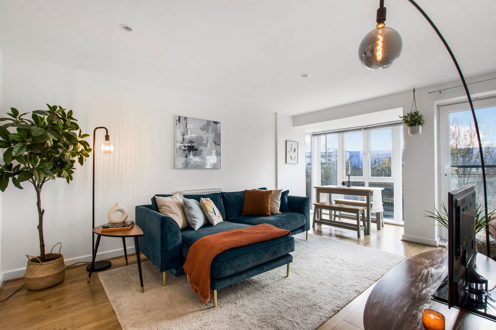 Property photo 2 of 18