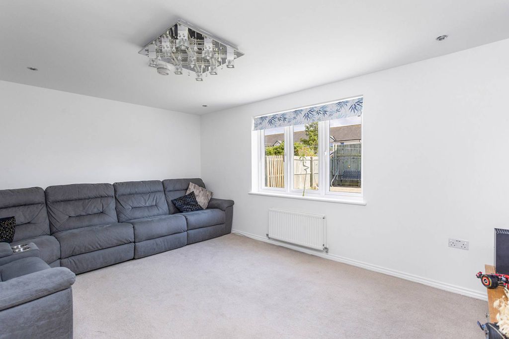 Property photo 2 of 29
