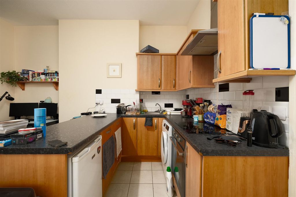 Property photo 3 of 9 Kitchen