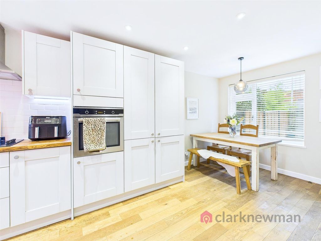 Property photo 2 of 21 Kitchen