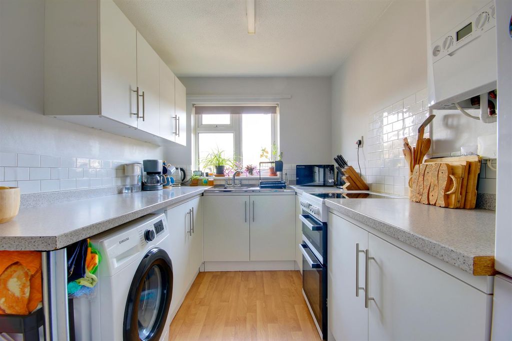 Property photo 3 of 8 Img_3084-Img_3086.Jpg