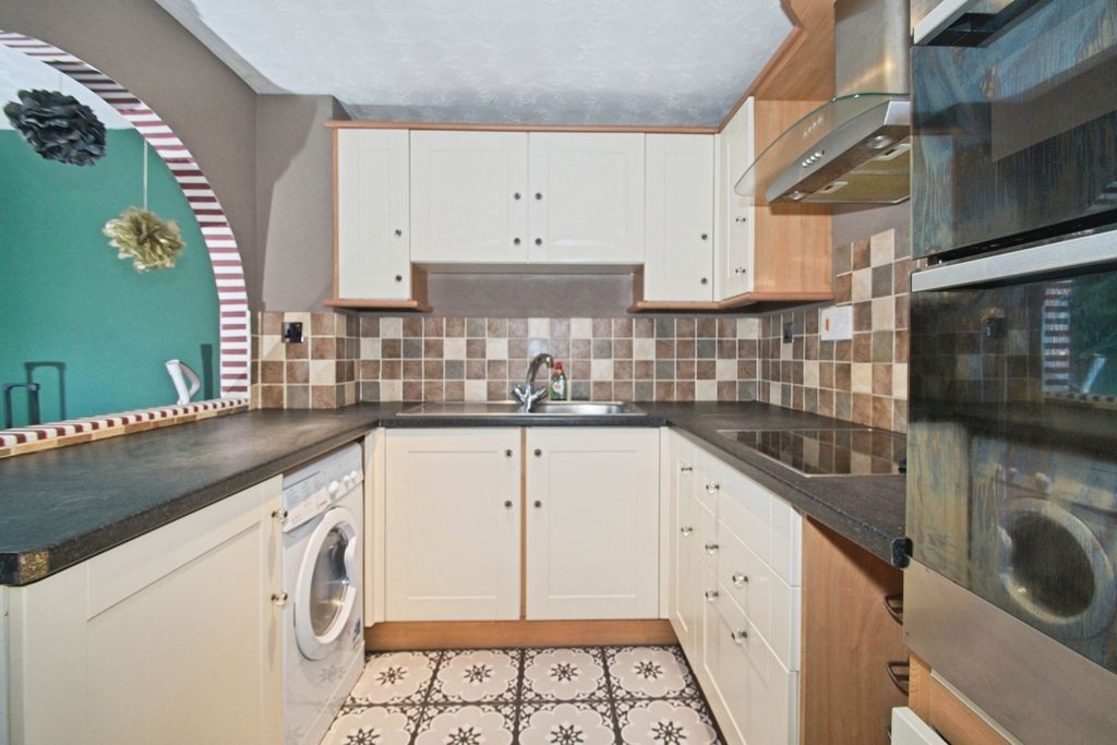 Property photo 3 of 12 Separate Kitchen