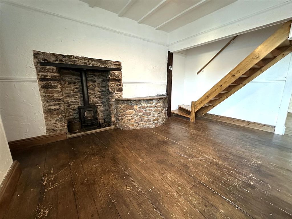 Property photo 2 of 14 Lounge