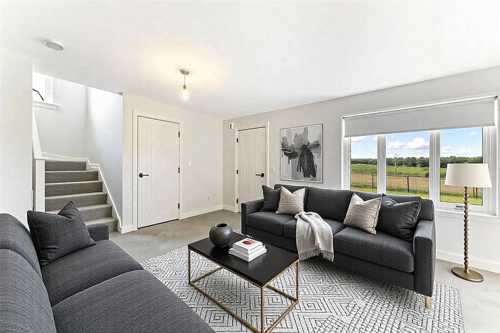 Property photo 2 of 16 Lounge