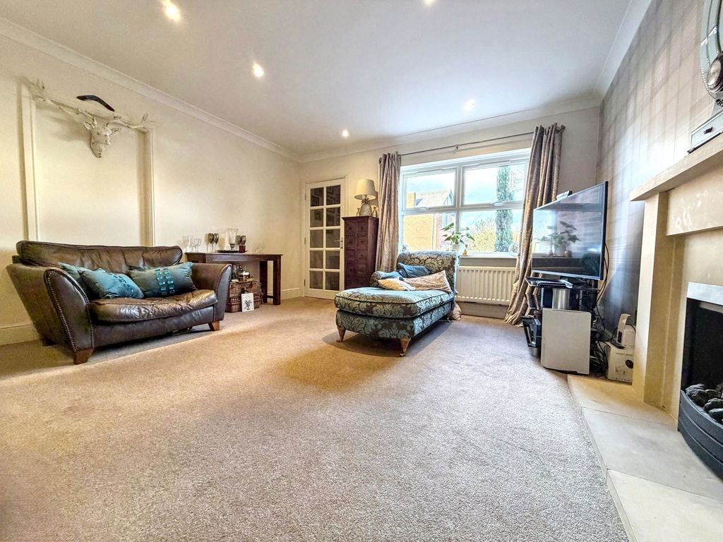 Property photo 2 of 25