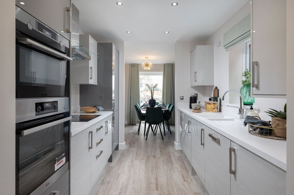 Property photo 2 of 16 Kitchen/Dining