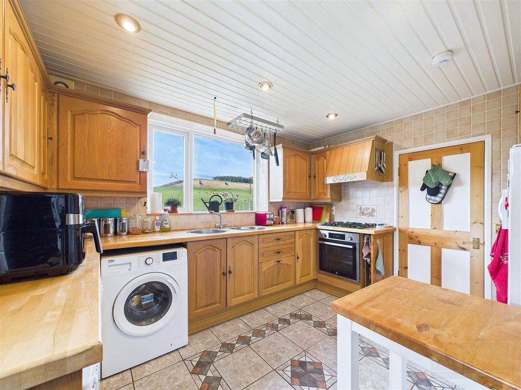 Property photo 3 of 25 Kitchen